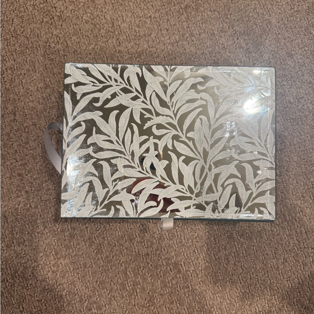 Nicole Miller Jewlery Box